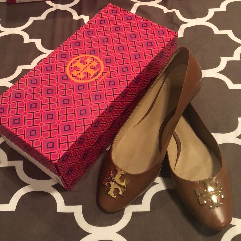 Perfect tan Tory Burch flat, size 9 NEW in box!